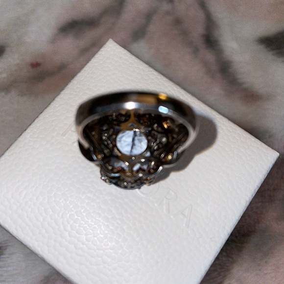 Beautiful large stone ring size 8. Light blue jewel - Picture 11 of 12